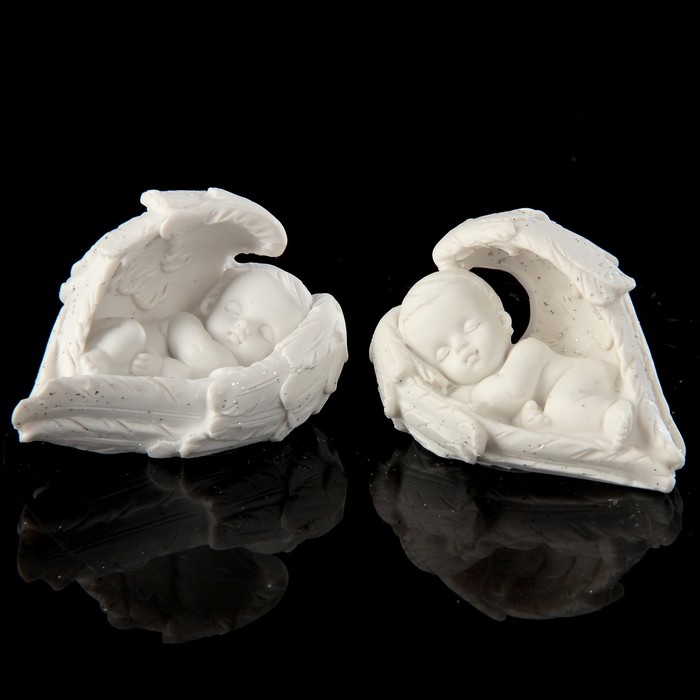 Сувенир полистоун "Спящий малыш в крыльях" МИКС 4,6х7х3,3 см