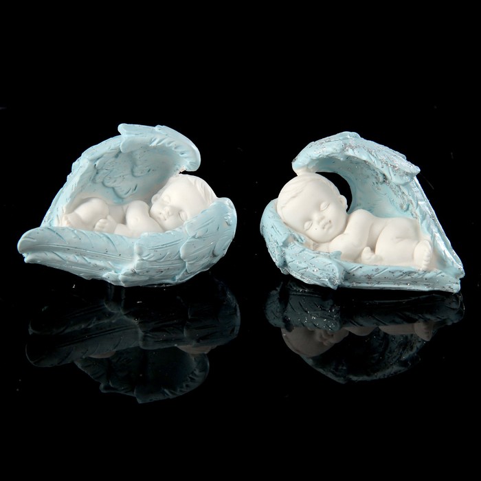 Сувенир полистоун "Спящий малыш в голубых крыльях" МИКС 4,6х7х3,3 см