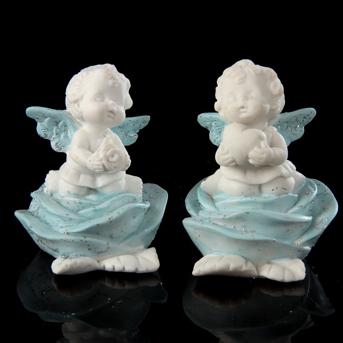 Сувенир полистоун "Ангел с голубыми крыльями в розе" МИКС 6,2х5х5 см