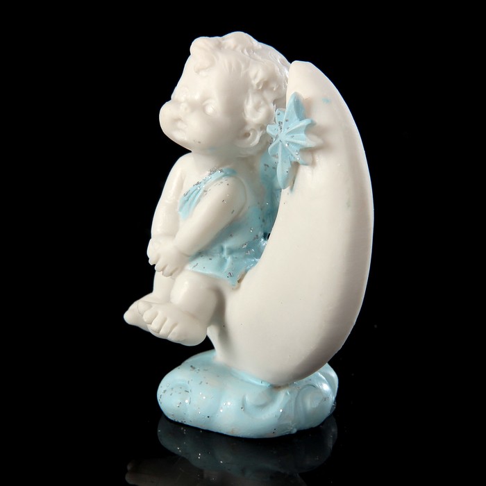 Сувенир полистоун "Ангелок с голубыми крыльями на месяце" МИКС 6,2х3,8х3,3 см