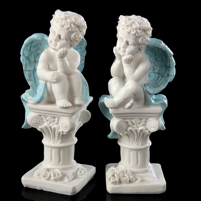 Сувенир полистоун "Ангел с голубыми крыльями на колонне" МИКС 13,5х6х6 см