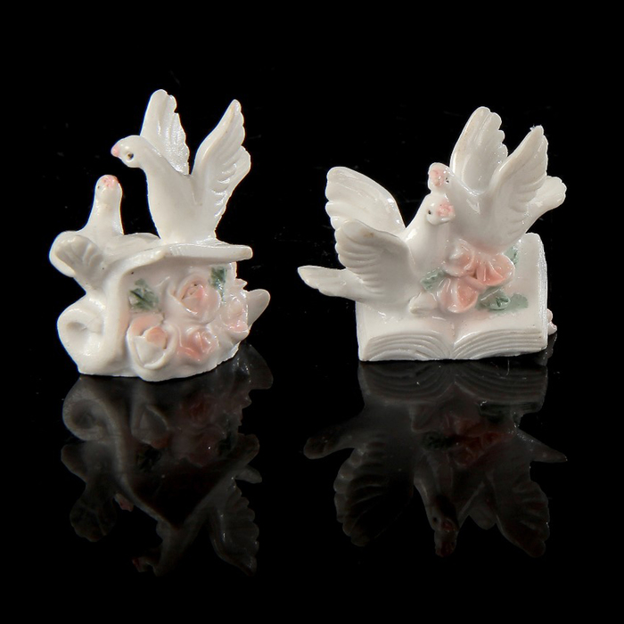 Сувенир полистоун "Голубки на свитках с розовыми розочками" МИКС 4х2,3х3 см