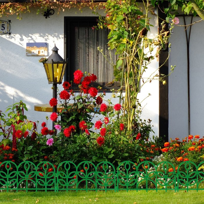 Ограждение декоративное, 34 х 300 см, 7 секций, пластик, зелёное, «Флора»