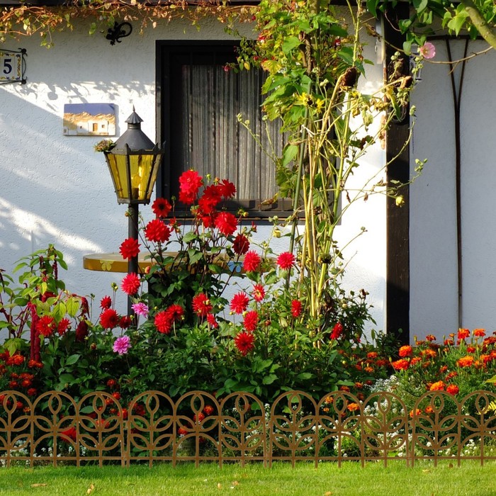 Ограждение декоративное, 34 х 300 см, 7 секций, пластик, золотистое, «Флора»