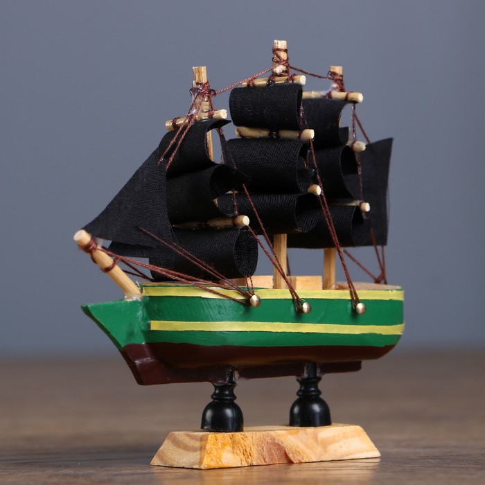 Корабль сувенирный малый «Трёхмачтовый», борта с полосой, микс, 3 × 10 × 10 см