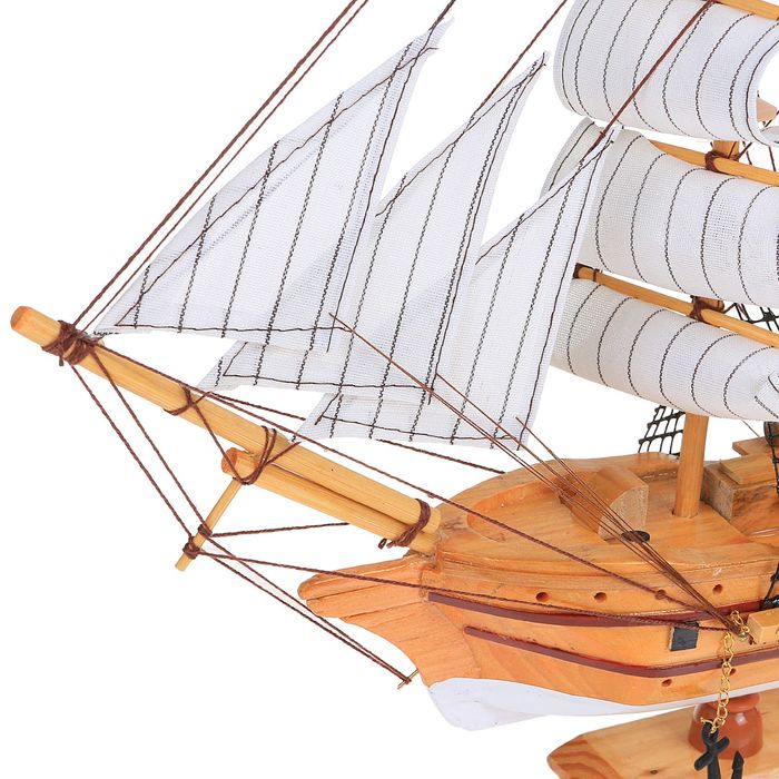 Корабль сувенирный средний «Трёхмачтовый», светлое дерево, паруса бежевые