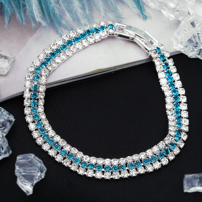 Браслет со стразами "Лёд" элегантность, строчки, цвет бело-голубой в серебре