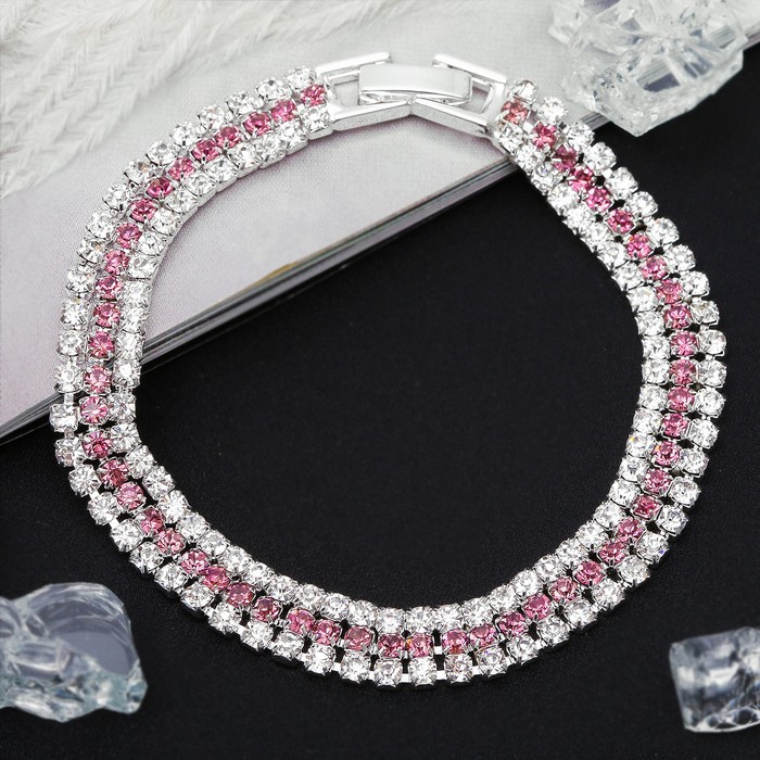 Браслет со стразами "Лёд" элегантность, строчки, цвет бело-розовый в серебре