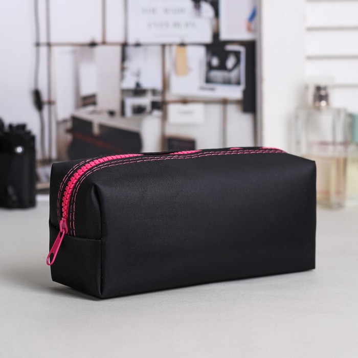 Косметичка-футляр, отдел на молнии, цвет чёрный/малиновый