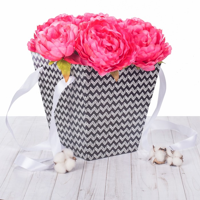 Коробка-трапеция «Чёрный зигзаг», микрогофра, 23.6 × 24.5 × 15 см