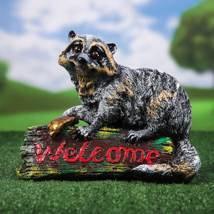 Садовая фигура "Енот с табличкой" 30*25 см