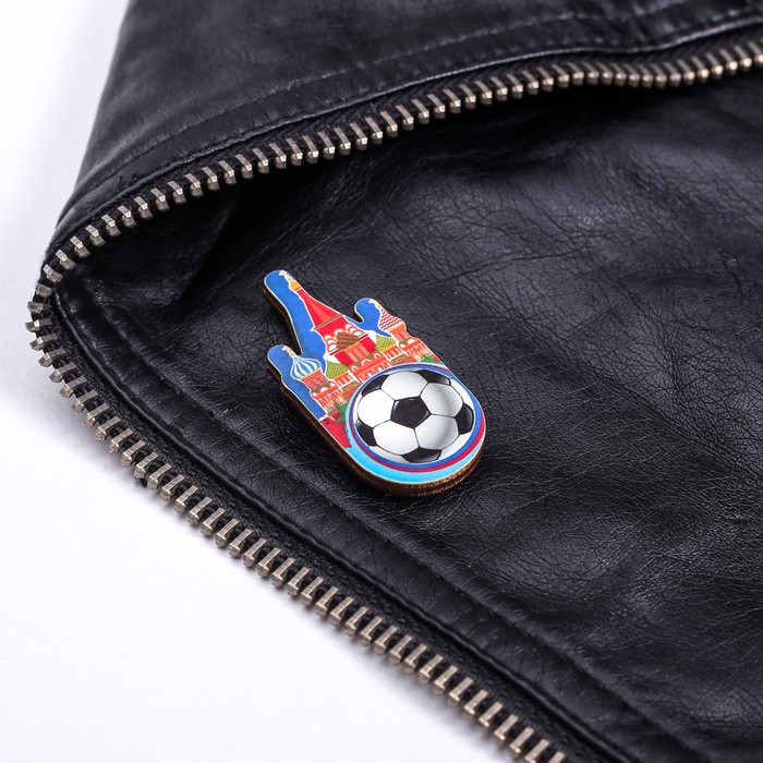 Значок деревянный «Москва» (Собор Василия Блаженного, мяч), 2.3 х 4.8 см