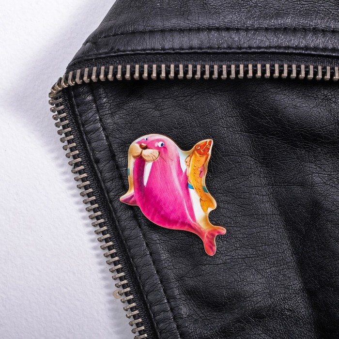 Значок деревянный «Мурманск» (морж), 4 х 3,9 см