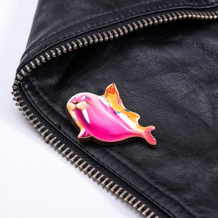 Значок деревянный «Мурманск» (морж), 4 х 3,9 см