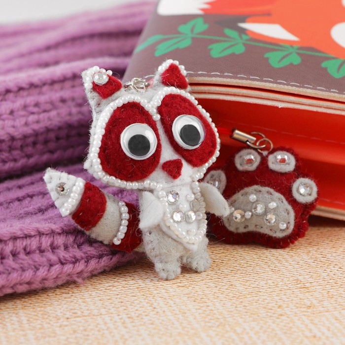 Брелок из фетра своими руками "Енот"