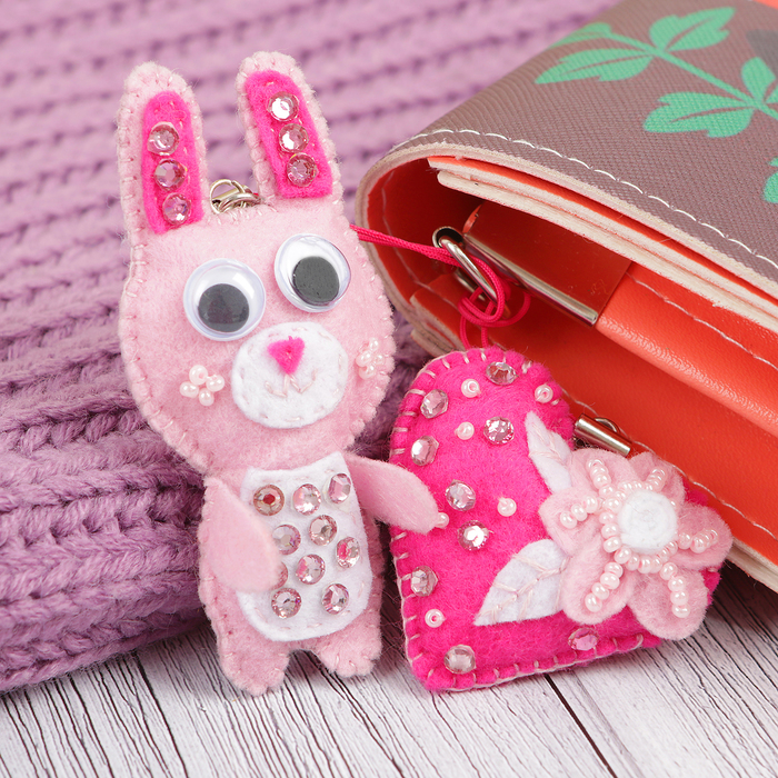 Брелок из фетра своими руками "Зайчик"