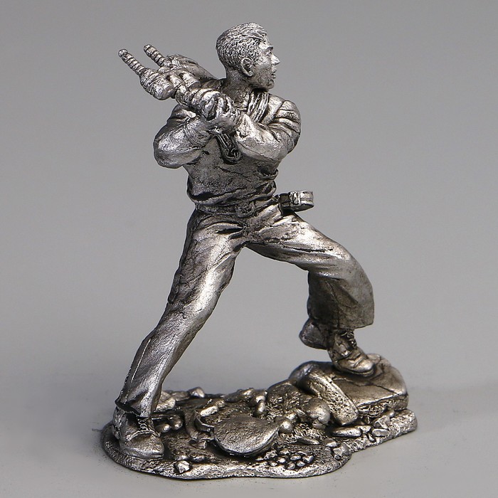 Оловянный солдатик "Моряк со связкой гранат"