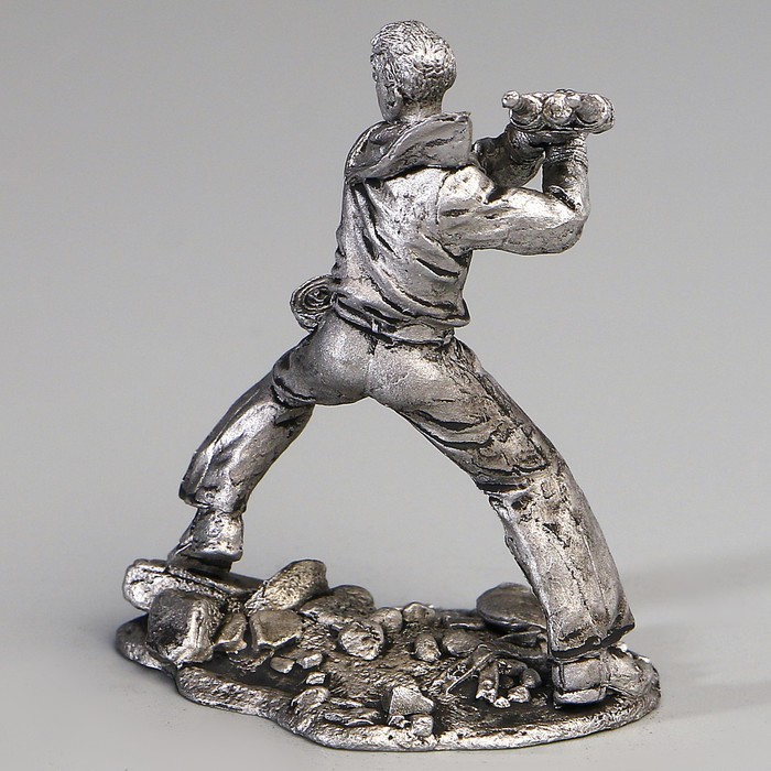 Оловянный солдатик "Моряк со связкой гранат"