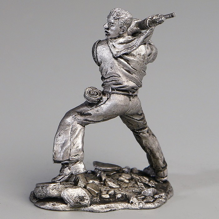 Оловянный солдатик "Моряк со связкой гранат"