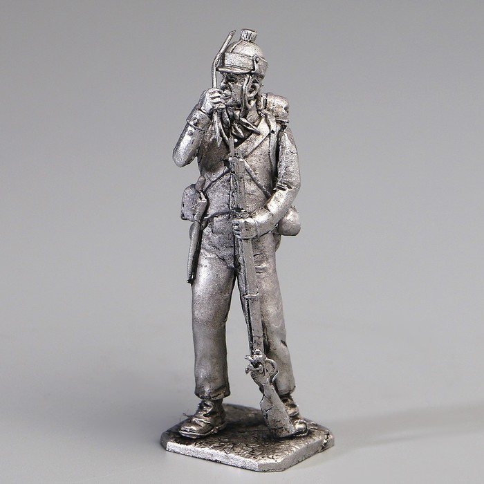 Оловянный солдатик "Рядовой линейного полка"
