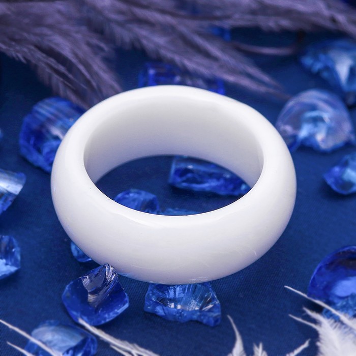 Кольцо гладкое "Агат белый" 8мм, размер МИКС