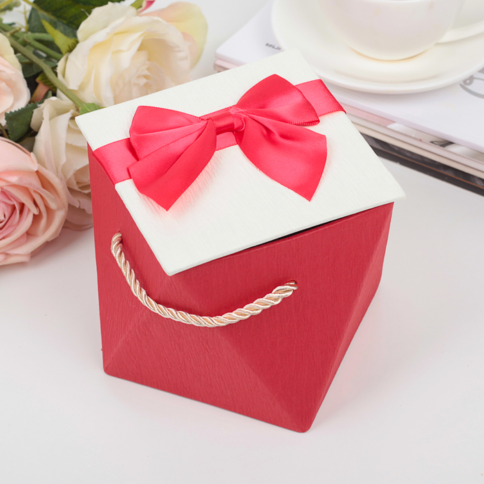 Коробка подарочная 15 х 15 х 11,5 см