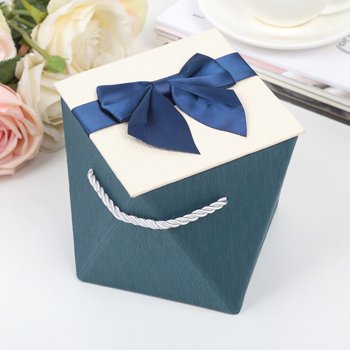 Коробка подарочная 15 х 15 х 11,5 см