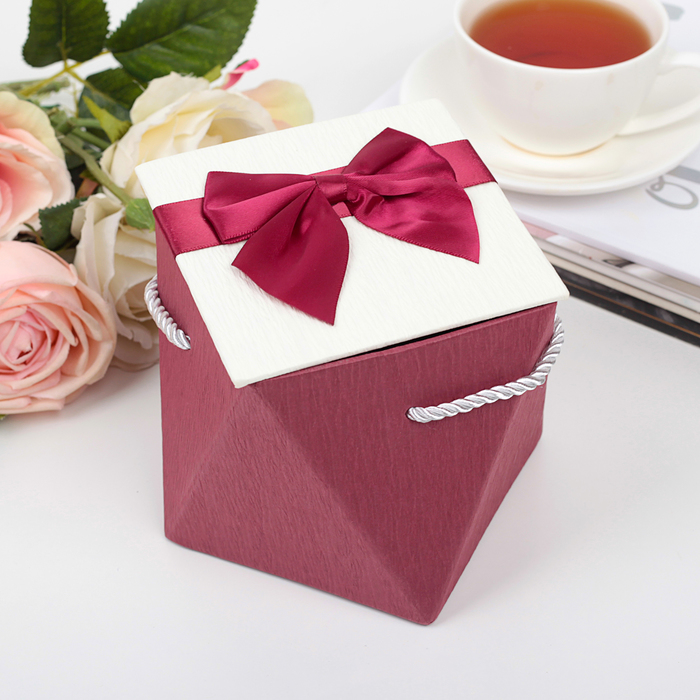 Коробка подарочная 15 х 15 х 11,5 см