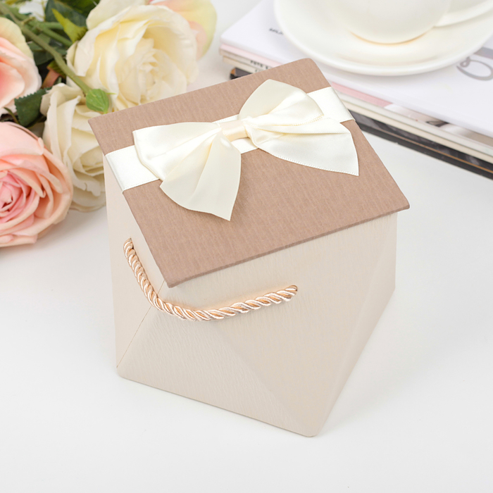 Коробка подарочная 15 х 15 х 11,5 см