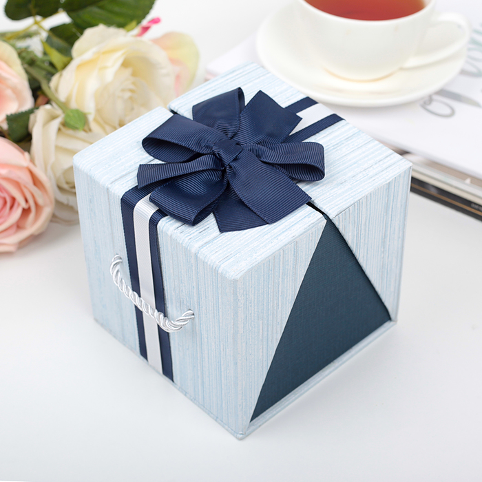 Коробка подарочная 11,5 х 11,5 х 11,5 см МИКС