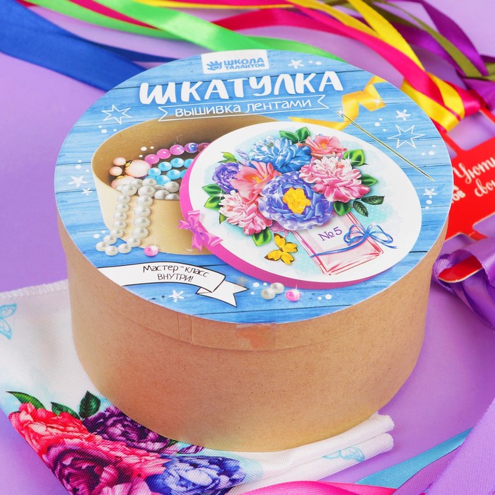 Вышивка лентами по шкатулке "Пионы"