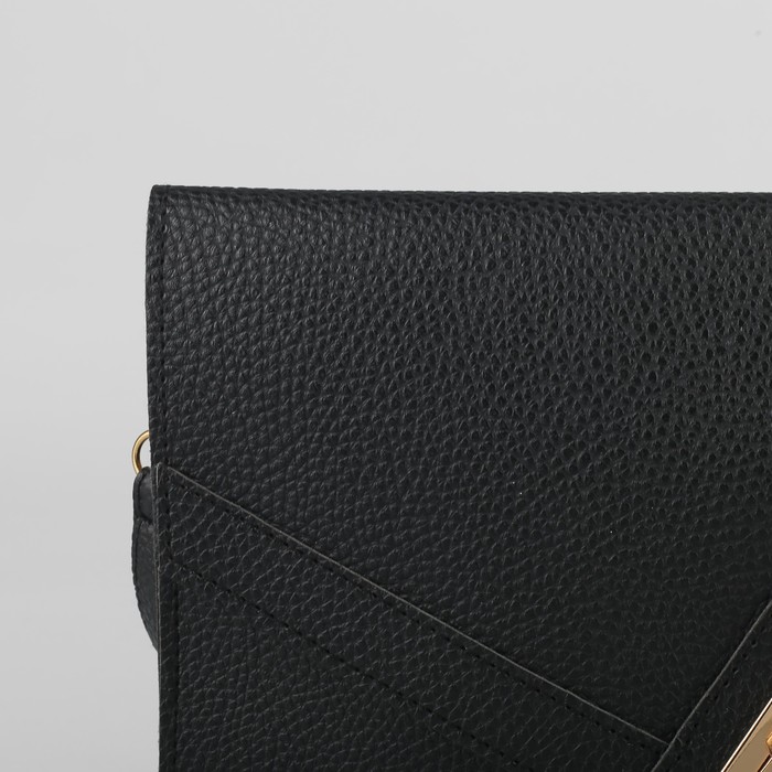 Сумка женская, 3 отдела на клапане, регулируемый ремень, цвет чёрный