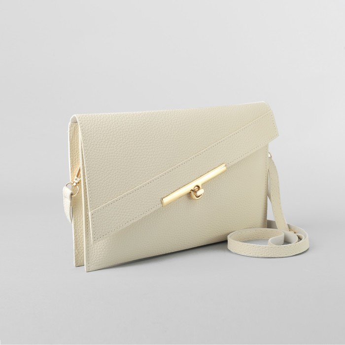 Сумка женская, 3 отдела на клапане, регулируемый ремень, цвет молочный