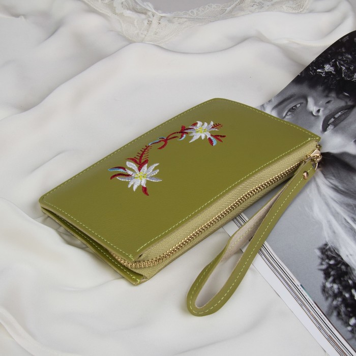 Кошелёк женский, 4 отдела для карт, для монет, с ручкой, цвет зелёный