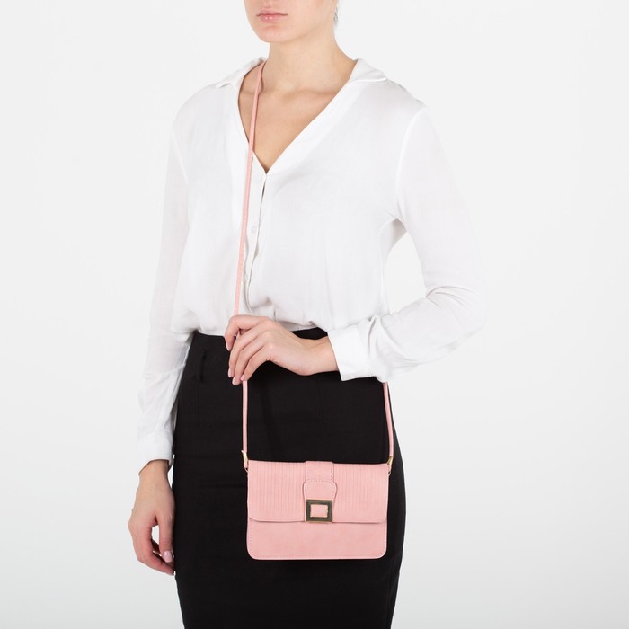 Сумка женская, 2 отдела на клапане, длинный ремень, цвет розовый