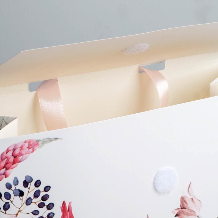 Пакет подарочный «Прекрасных моментов!», 23,5 × 19,5 × 11 см