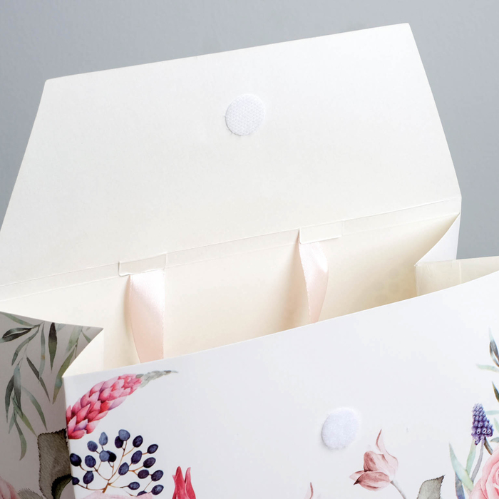 Пакет подарочный «Прекрасных моментов!», 23,5 × 19,5 × 11 см