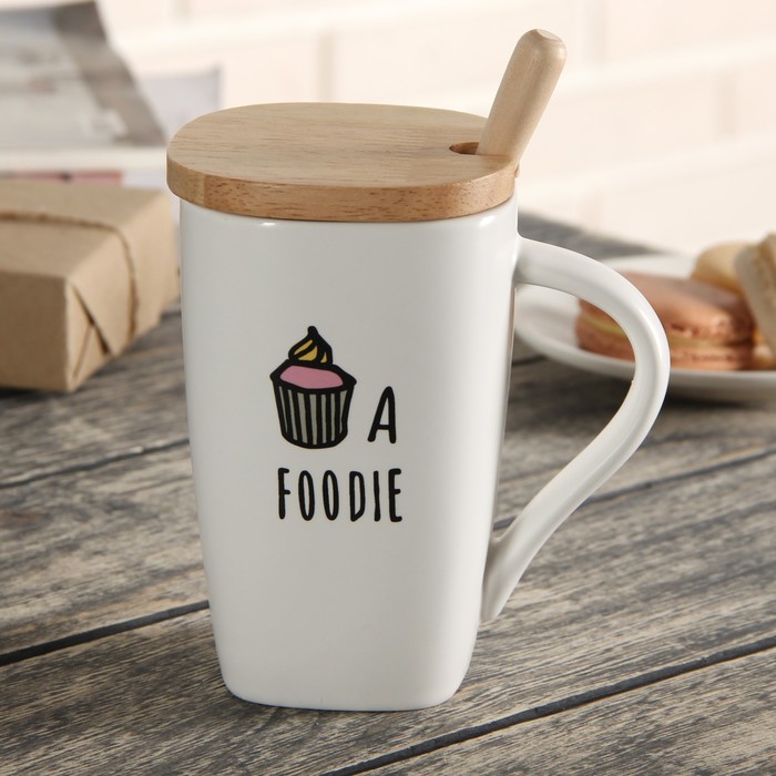 Кружка 300 мл "Завтрак", c деревянной крышкой и ложкой, рисунок МИКС