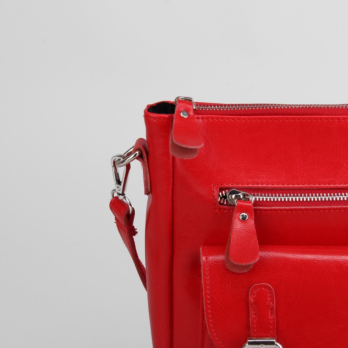 Сумка женская, отдел с перегородкой на молнии, 3 наружных кармана, длинный ремень, цвет красный