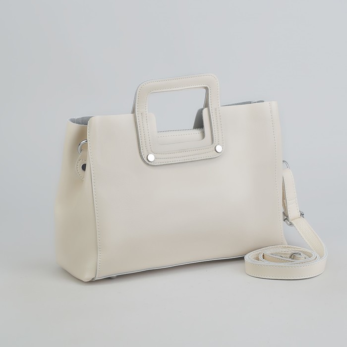 Сумка женская, отдел с перегородкой на молнии, наружный карман, длинный ремень, цвет молочный