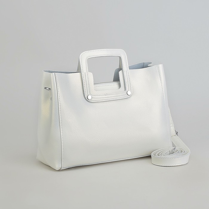 Сумка женская, отдел с перегородкой на молнии, наружный карман, длинный ремень, цвет серебристый