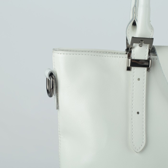 Сумка женская, отдел с перегородкой, 3 наружных кармана, цвет белый