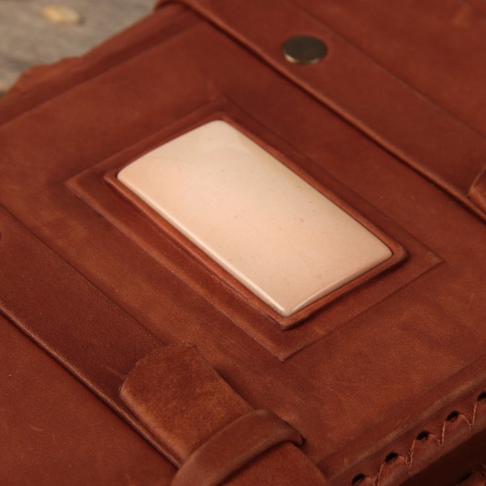 Ежедневник "Универсальный" натур. кожа, коричневый с камнем 12×16,5 см