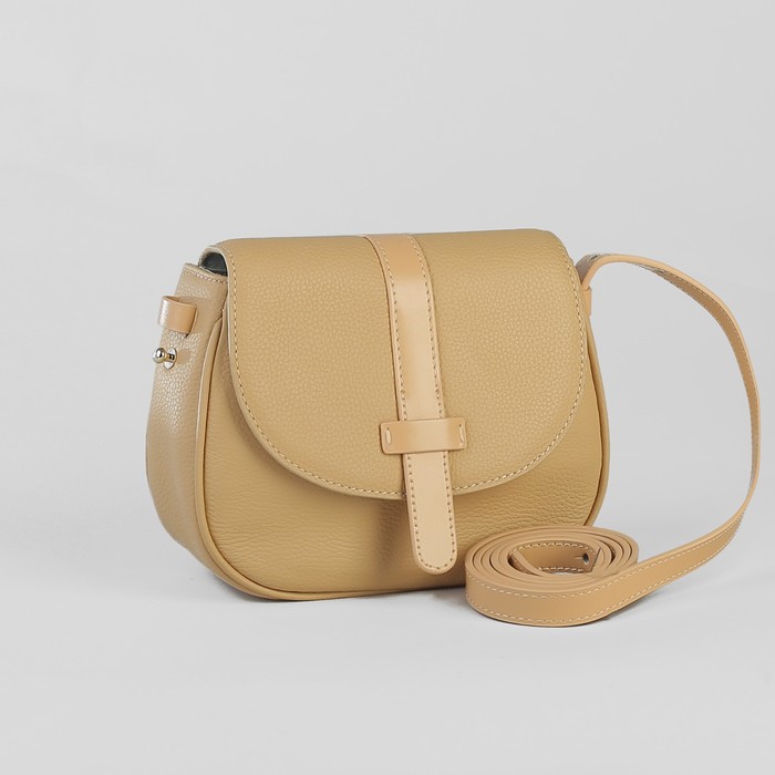 Сумка женская, отдел на клапане, длинный ремень, цвет бежевый