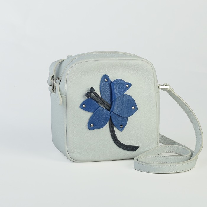 Сумка женская, отдел на молнии, наружный карман, длинный ремень, цвет белый/синий