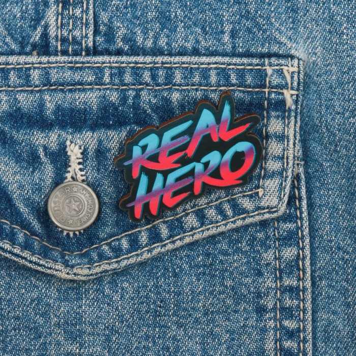 Деревянный значок "Real Hero"