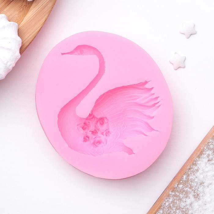 Молд 8,3х7,1х1,6 см "Лебедь и розы", цвет розовый