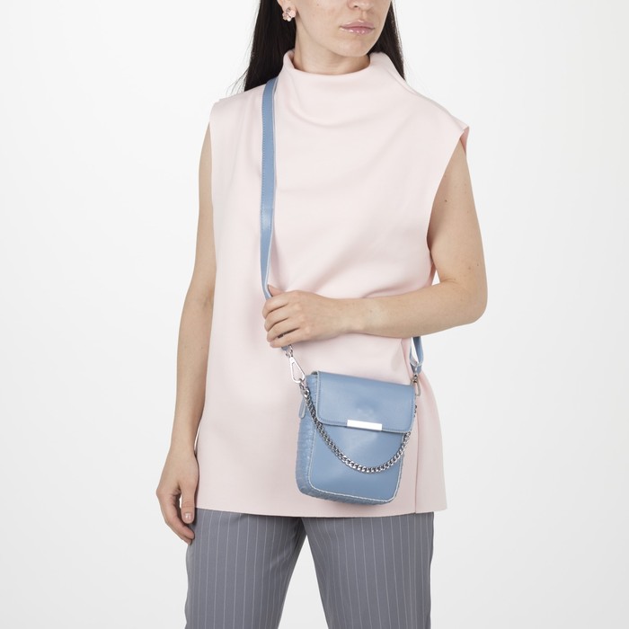 Сумка женская, отдел с перегородкой, наружный карман, 2 цепи, длинный ремень, цвет голубой