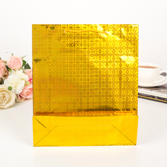 Пакет голография, цвет жёлтый, рисунок МИКС, 23 х 27 х 8 см