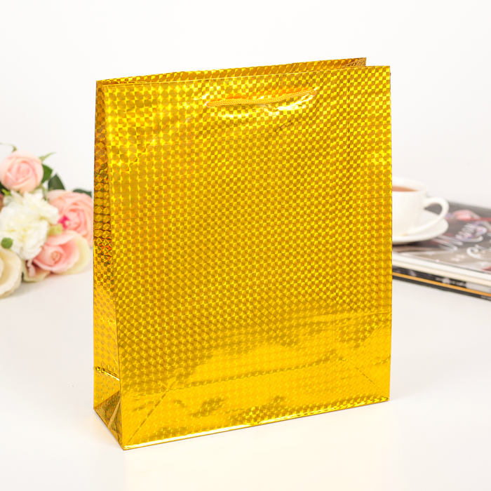 Пакет голография, цвет жёлтый, рисунок МИКС, 23 х 27 х 8 см